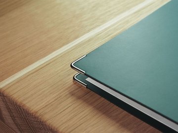 4 металлических уголка для книг серебристого цвета